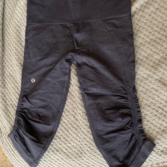 lululemon crop - Picture 2 of 3